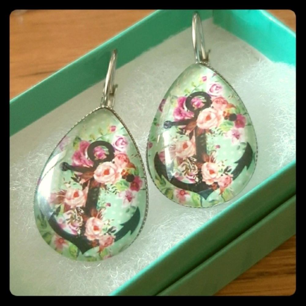 Floral Anchor Earrings - Picture 4 of 4